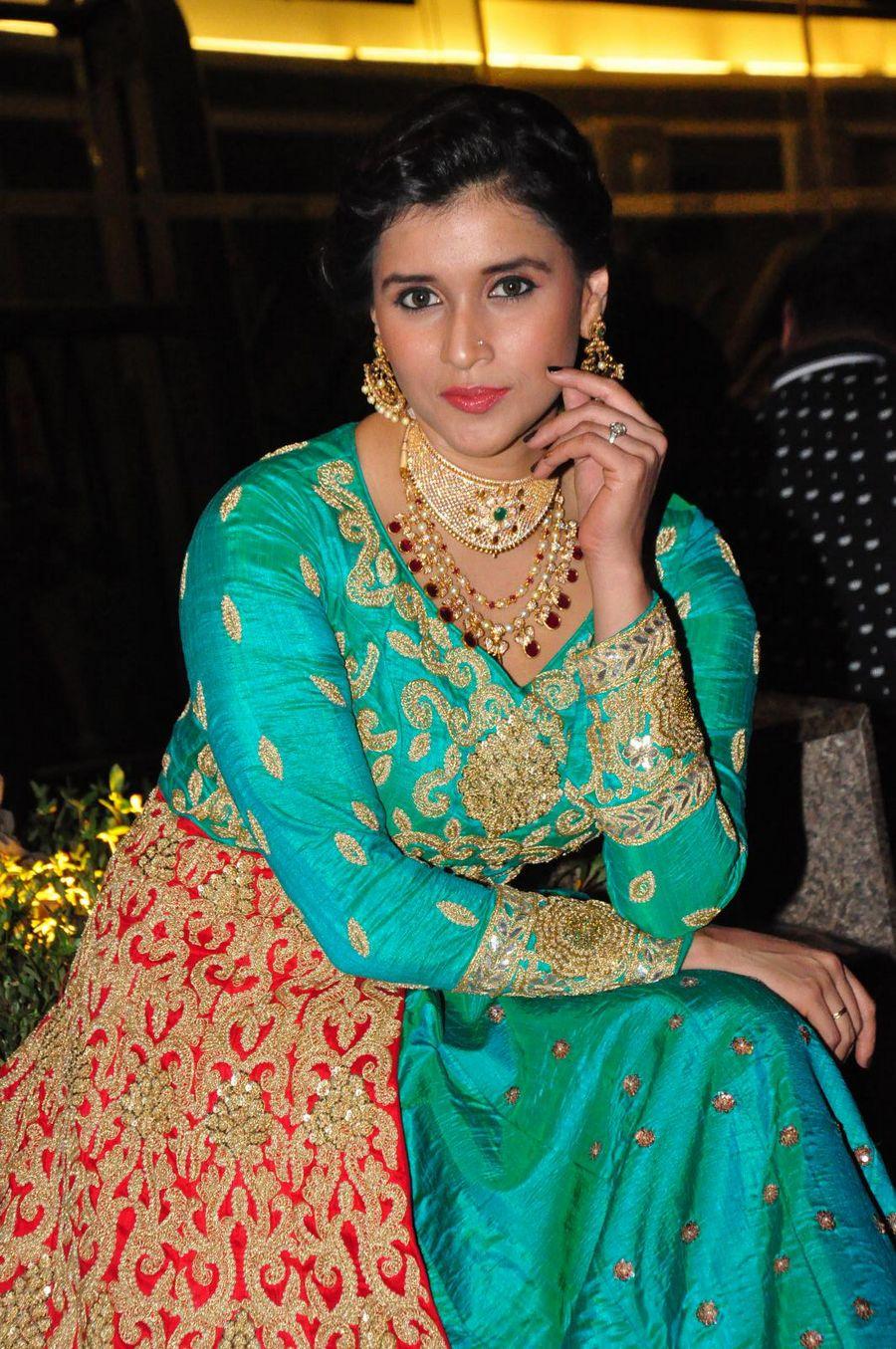 Mannara Chopra Beautiful Photos