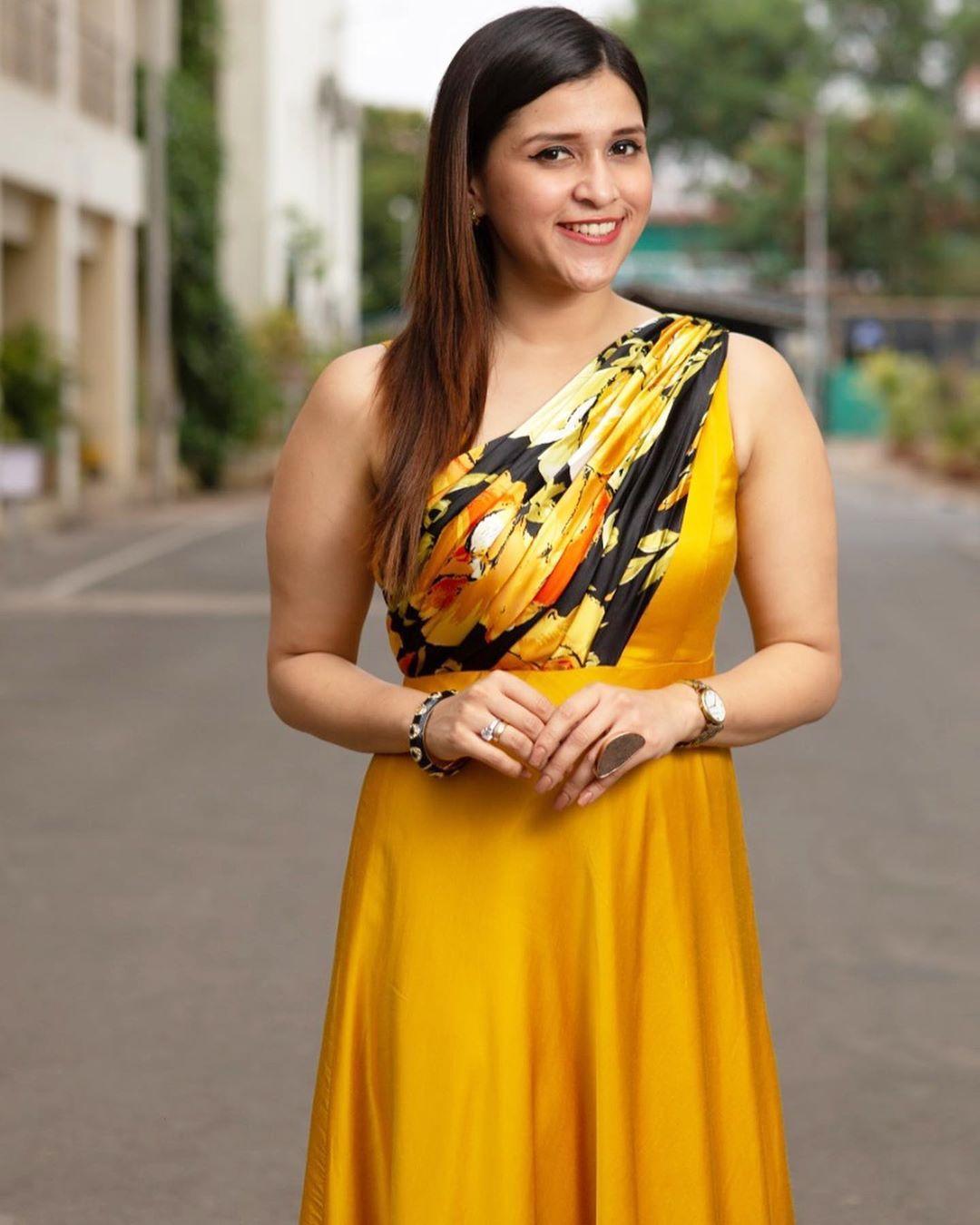 Mannara Chopra Latest