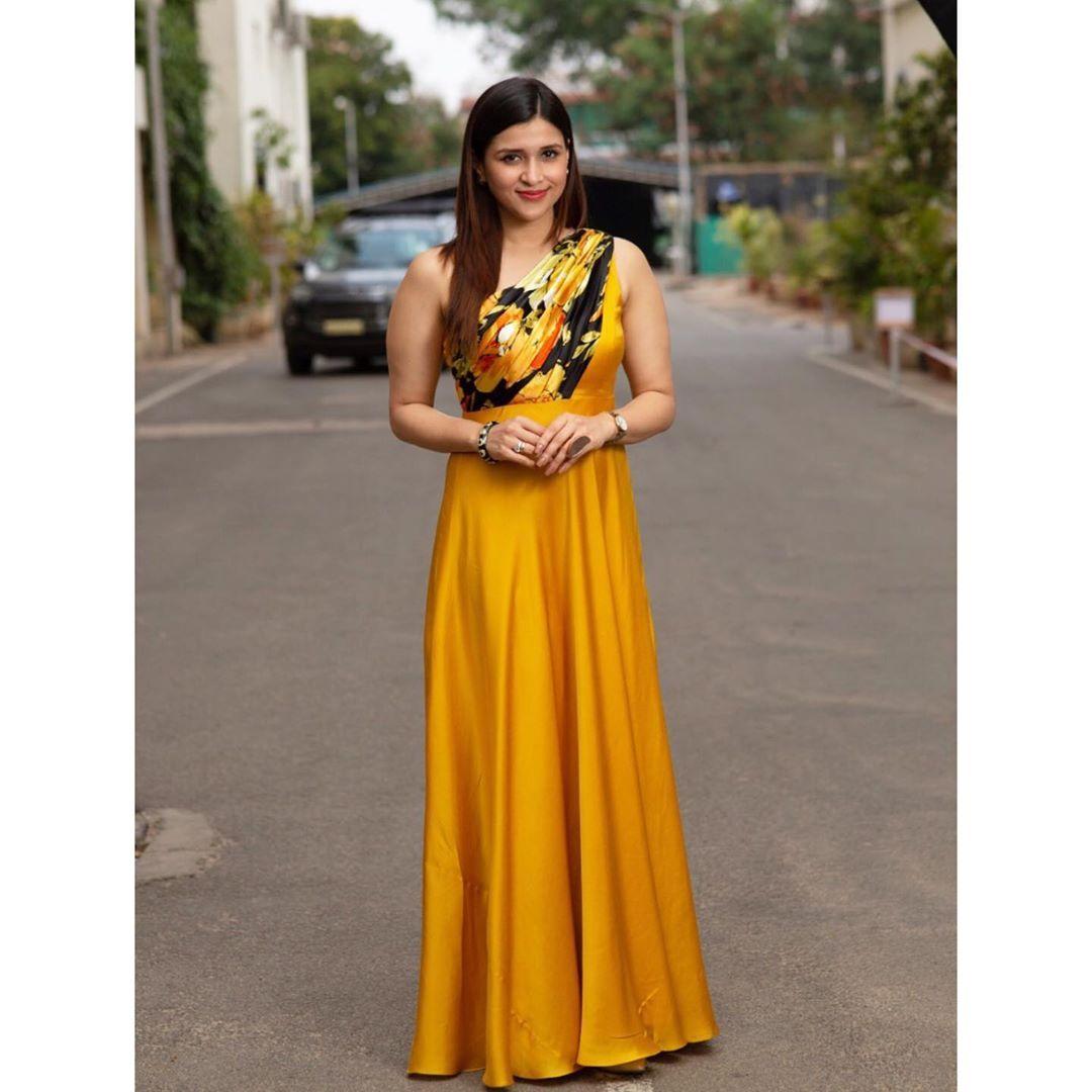 Mannara Chopra Latest