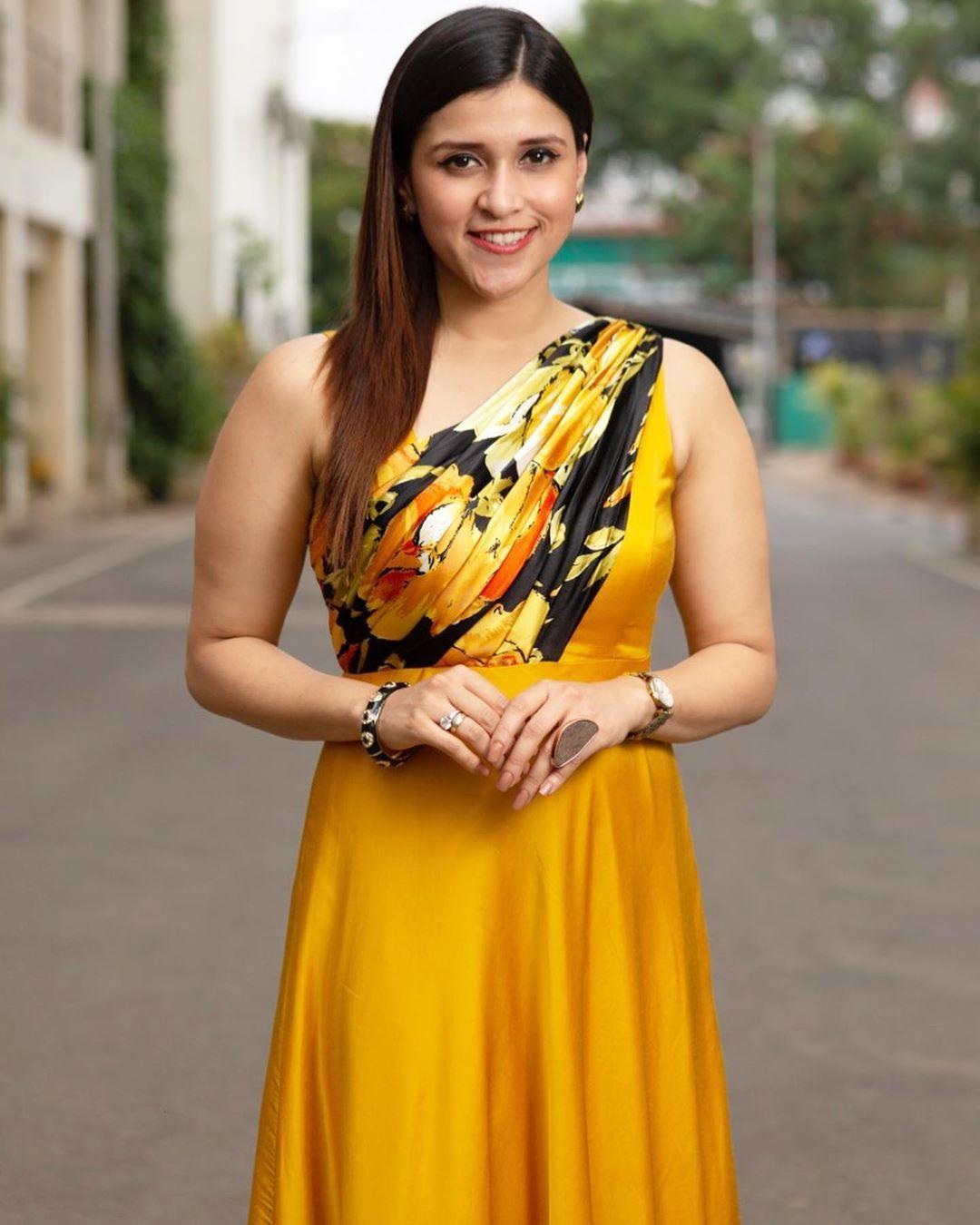 Mannara Chopra Latest