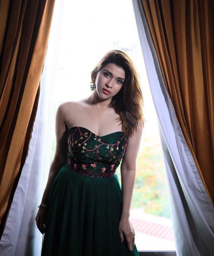 Mannara Chopra New Photos