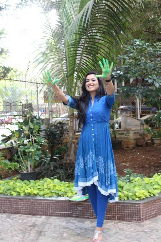Maryam Zakaria Stills At Holi Celebrations 2017
