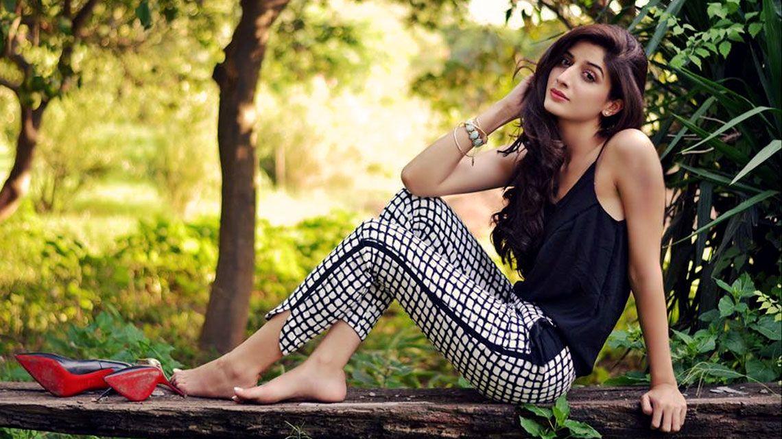 Mawra Hocane Latest Photoshoot Stills