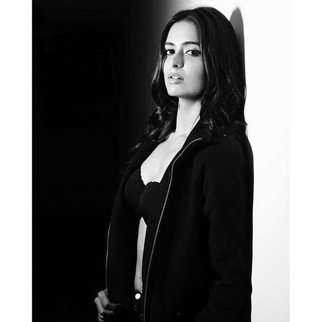 Meenakshi Dixit Spicy Pics
