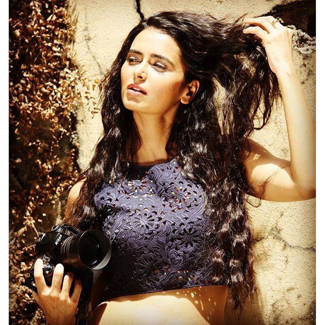 Meenakshi Dixit Spicy Pics