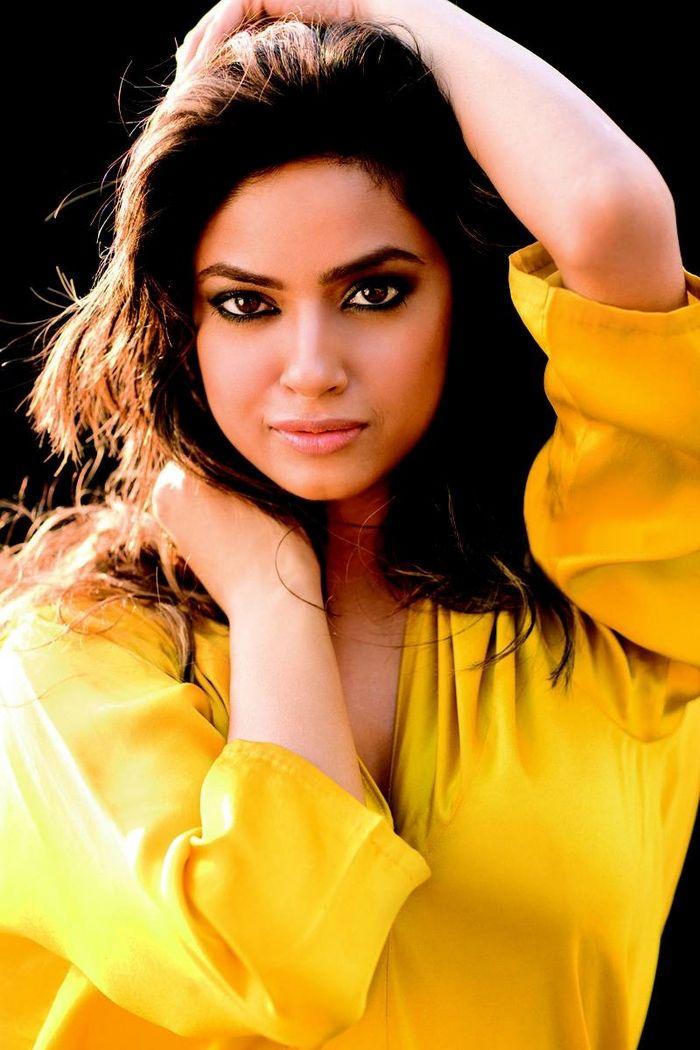 Meera Chopra Latest Hot & Spicy HD Wallpapers