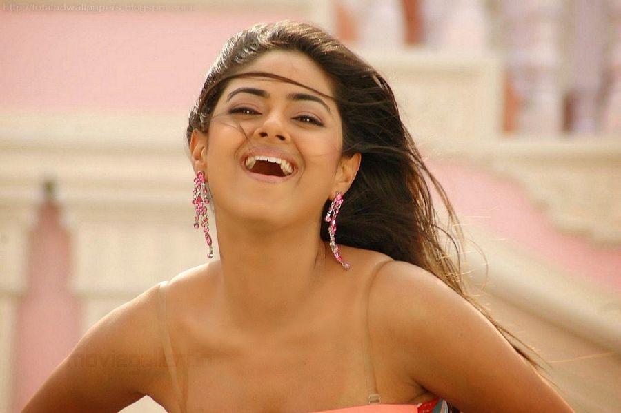 Meera Chopra Latest Hot & Spicy HD Wallpapers