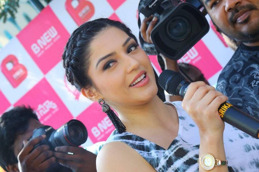 Mehreen Kaur Stills At B New Mobile Store Launch In Hindupur