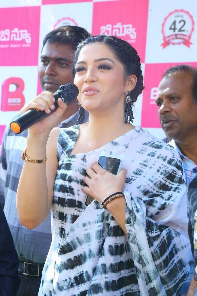Mehreen Kaur Stills At B New Mobile Store Launch In Hindupur