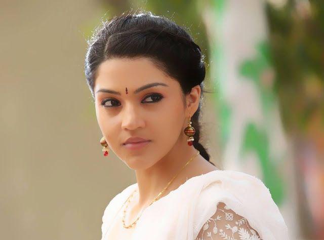 Mehreen Pirzada Beautiful HD Facebook Images