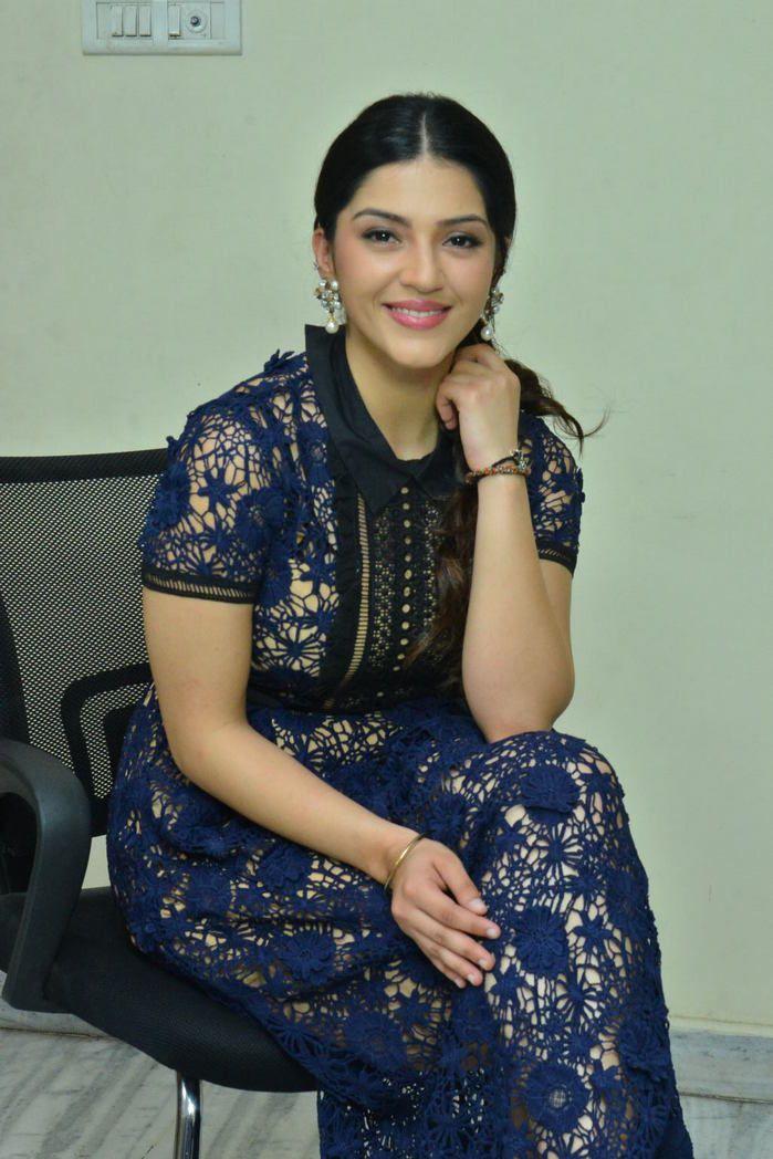 Mehreen Pirzada Latest 2017 Photo Stills