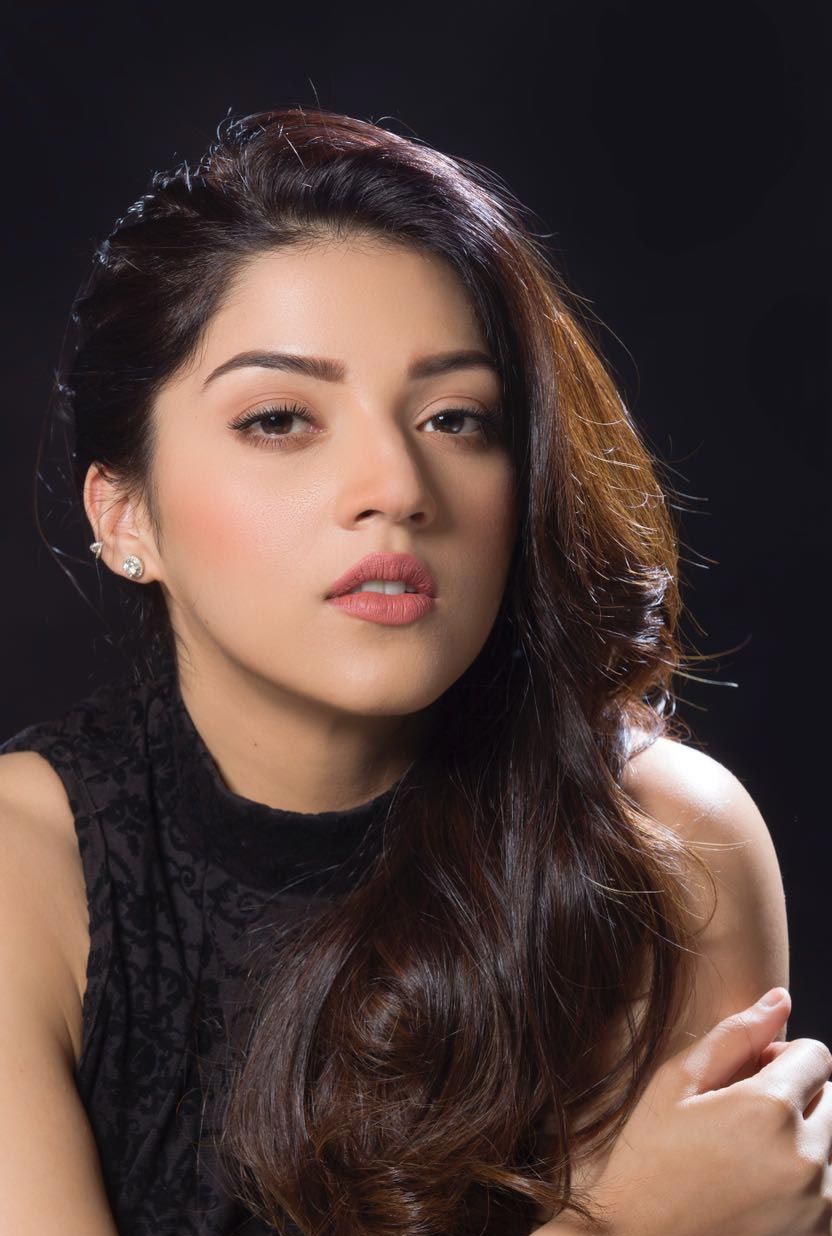 Mehreen Pirzada New Wallpapers