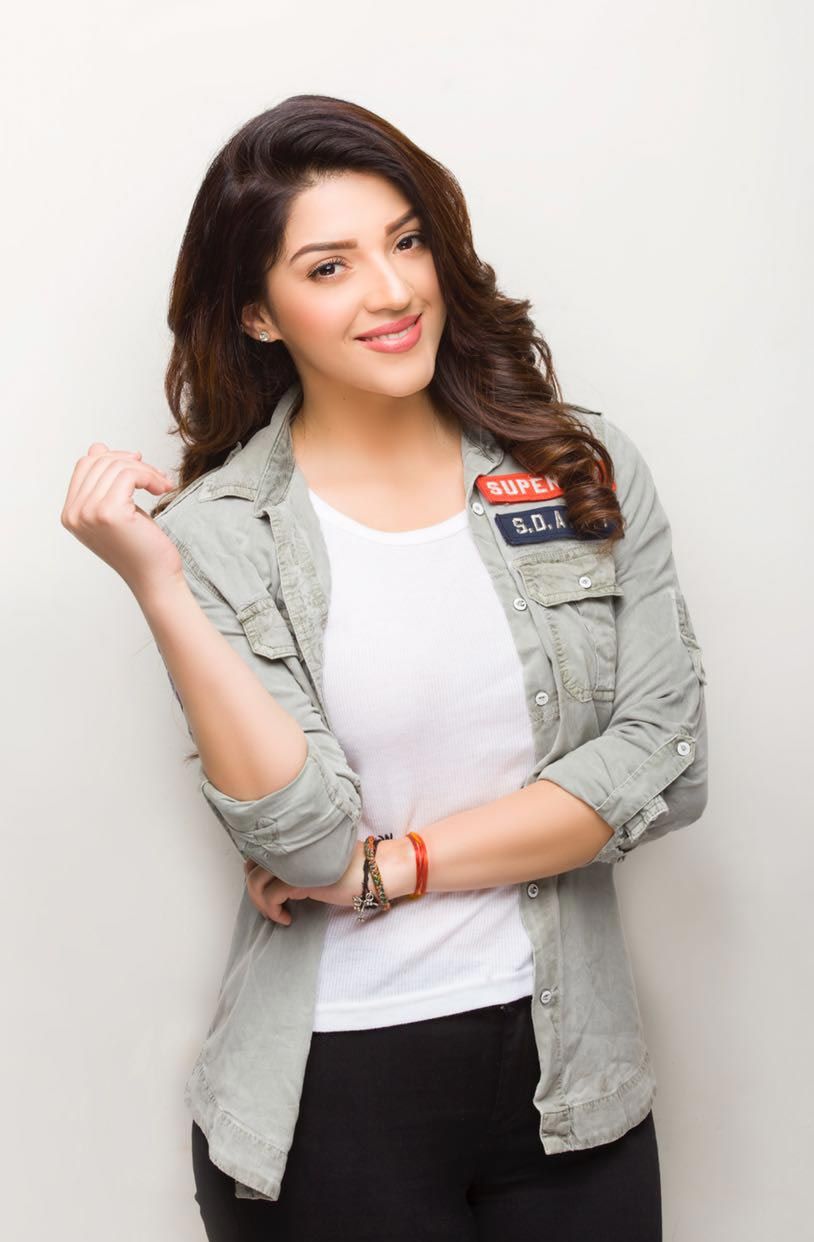 Mehreen Pirzada New Wallpapers