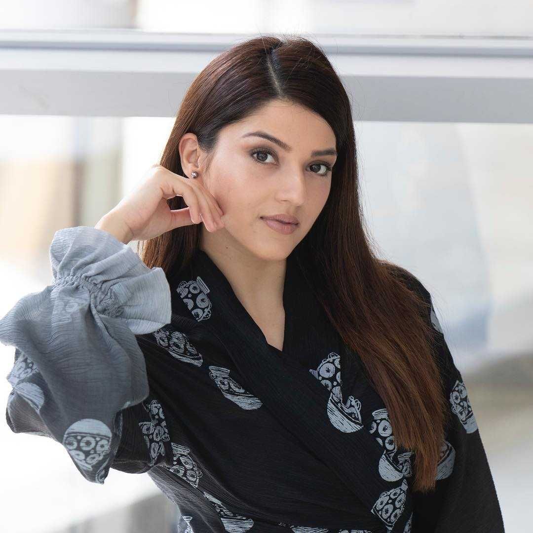 Mehreen Pirzada New Wallpapers