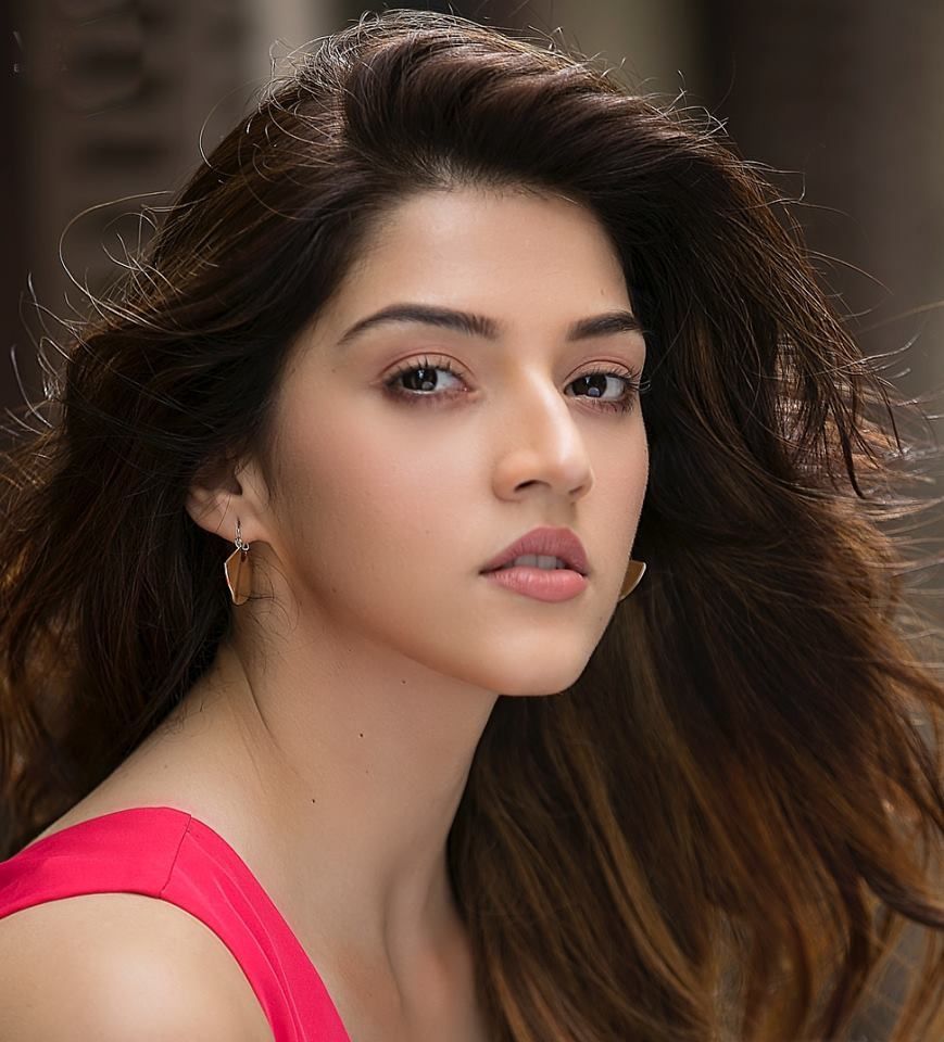 Mehreen Pirzada New Wallpapers