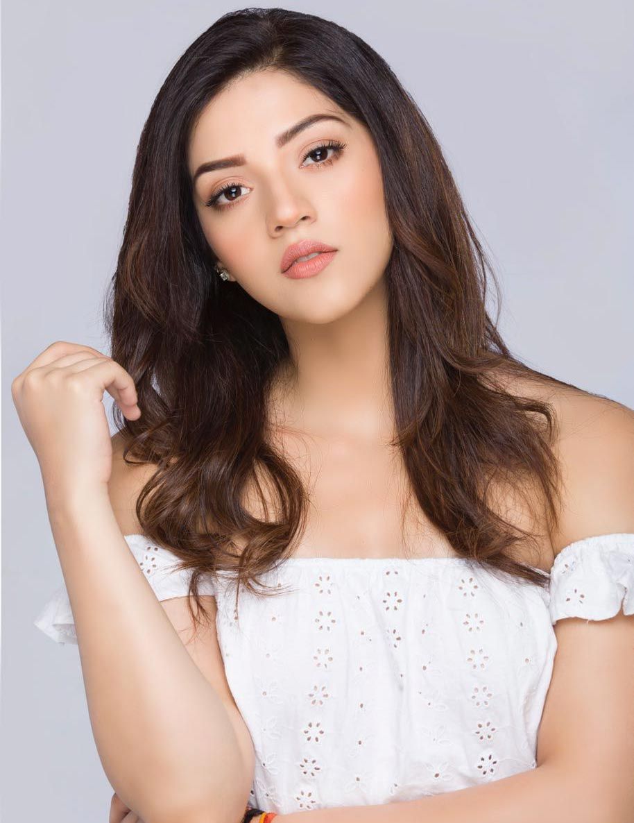 Mehreen Pirzada New Wallpapers