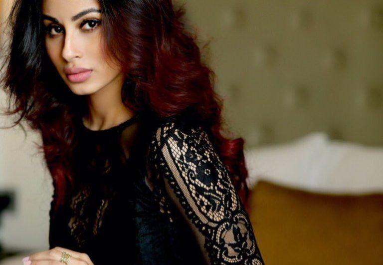 Mouni Roy Beautiful HD Wallpapers & Latest 2018