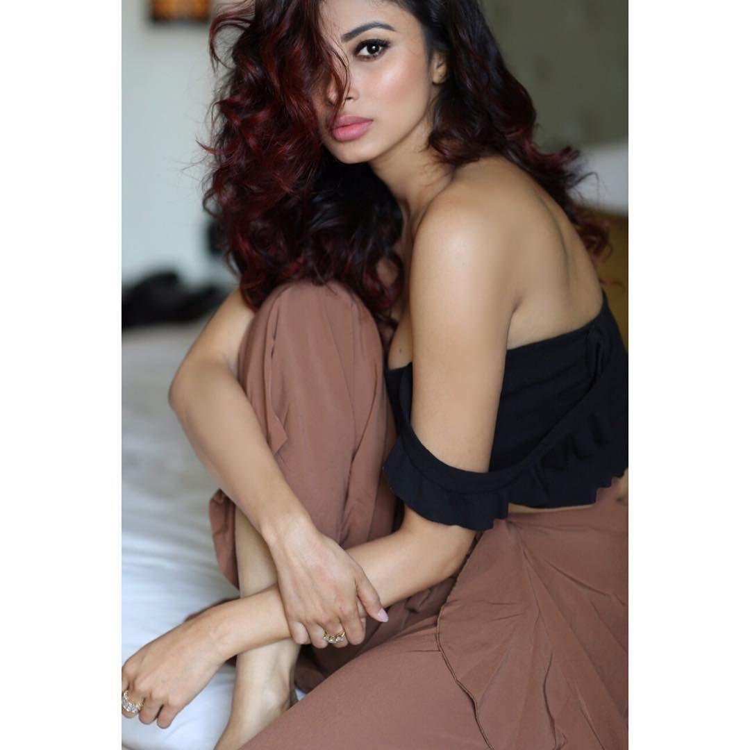 Mouni Roy Photos: 30 Unseen Hot & Beautiful Photos of Mouni Roy