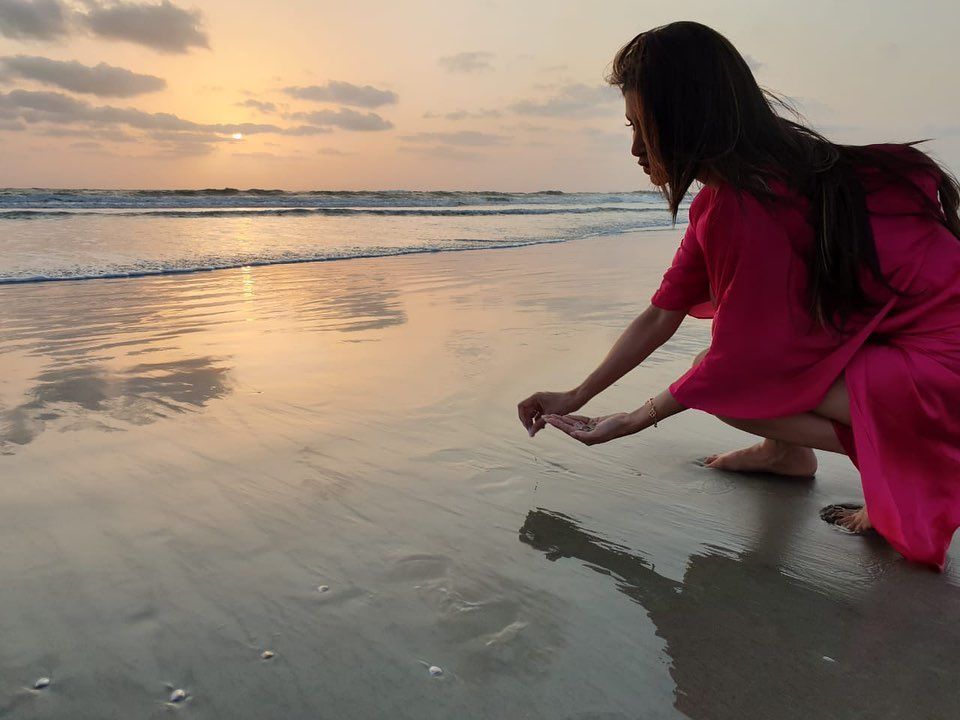 Mouni Roy enjoying Beach Vacation