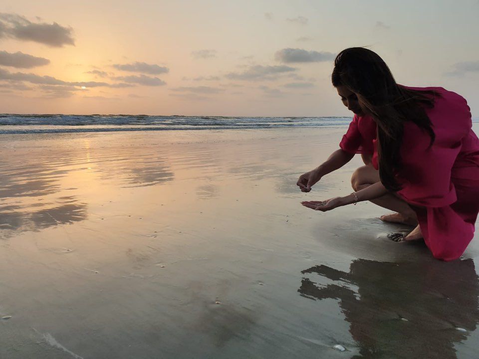 Mouni Roy enjoying Beach Vacation