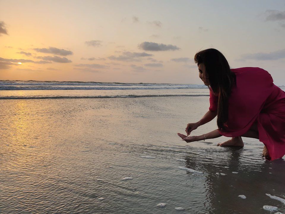 Mouni Roy enjoying Beach Vacation