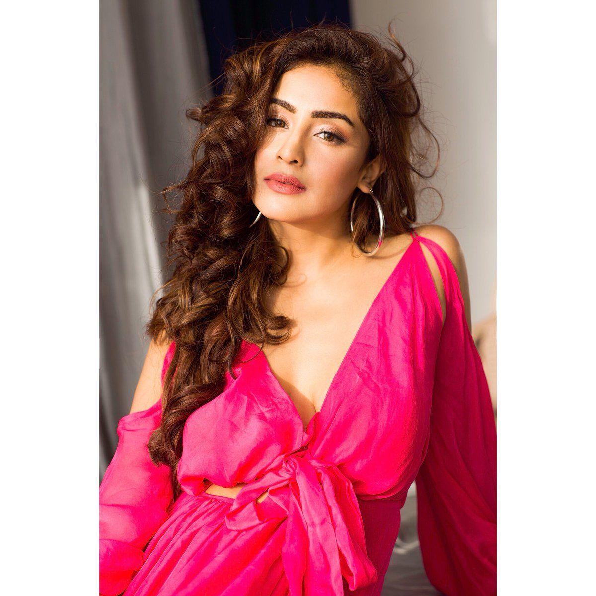 Musskan Sethi looks gorgeous and laid back in her latest Photoshoot