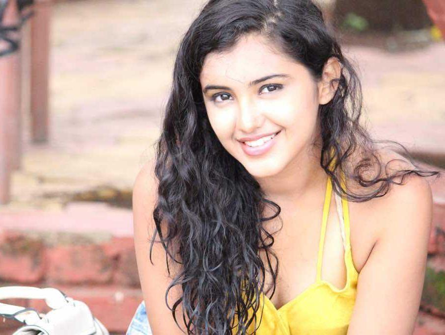NELA Ticket Movie Heroine Malvika Sharma Rare & Unseen Photos