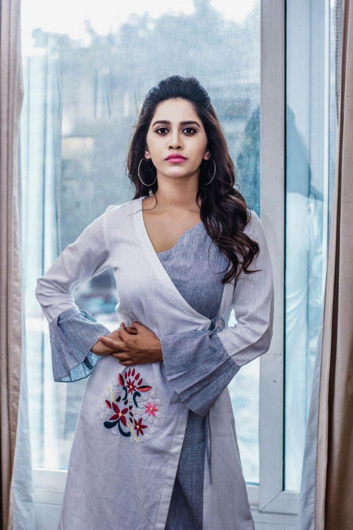 Nannu Dochukunduvate fame Heroine Nabha Natesh Stills