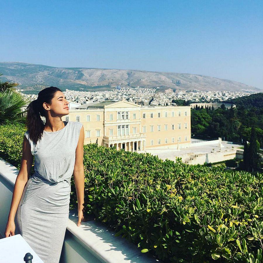 Nargis Fakhri Sets The Temperatures Soaring With These Pics