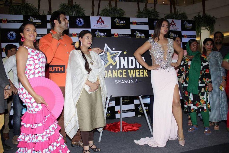Neetu Chandra Stills At Indias First Dance Week Season 4