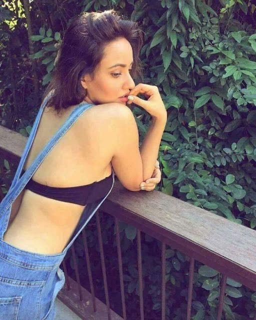 Neha Sharma Latest Selfies Photos