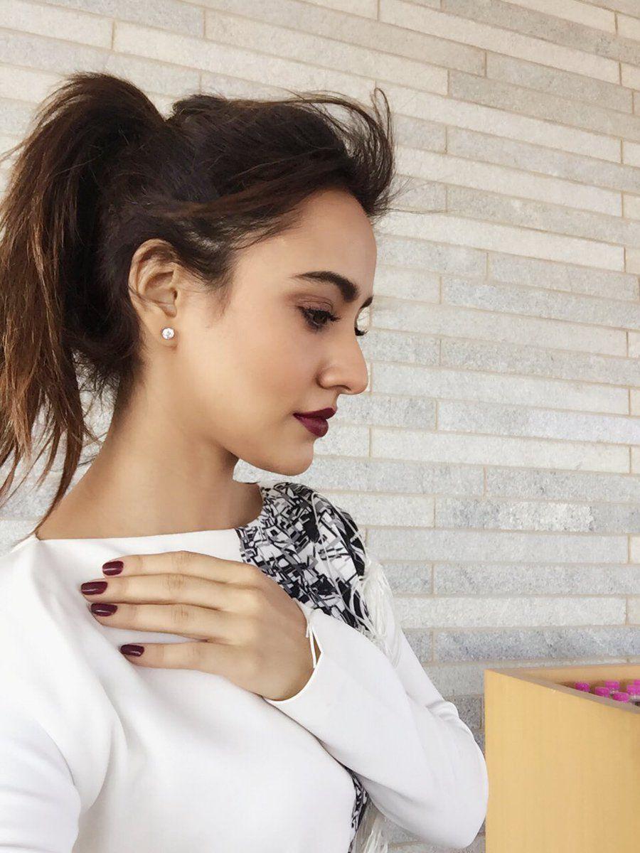 Neha Sharma Latest Selfies Photos