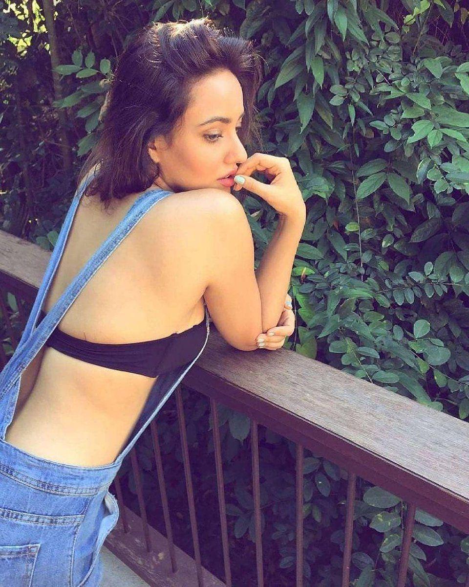 Neha Sharma Recent Hot Pics