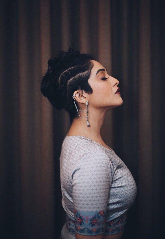 New look of Regina Cassandhra for Provoke Awards in Chennai Photos