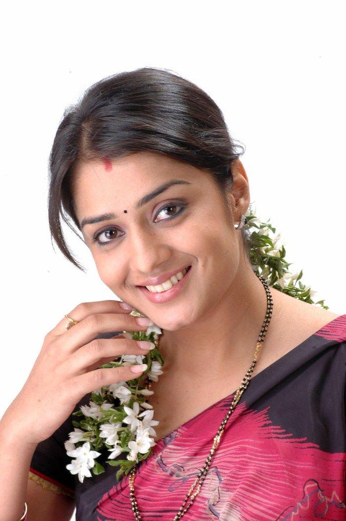 Nikitha Thukral in Saree PhotoShoot Stills