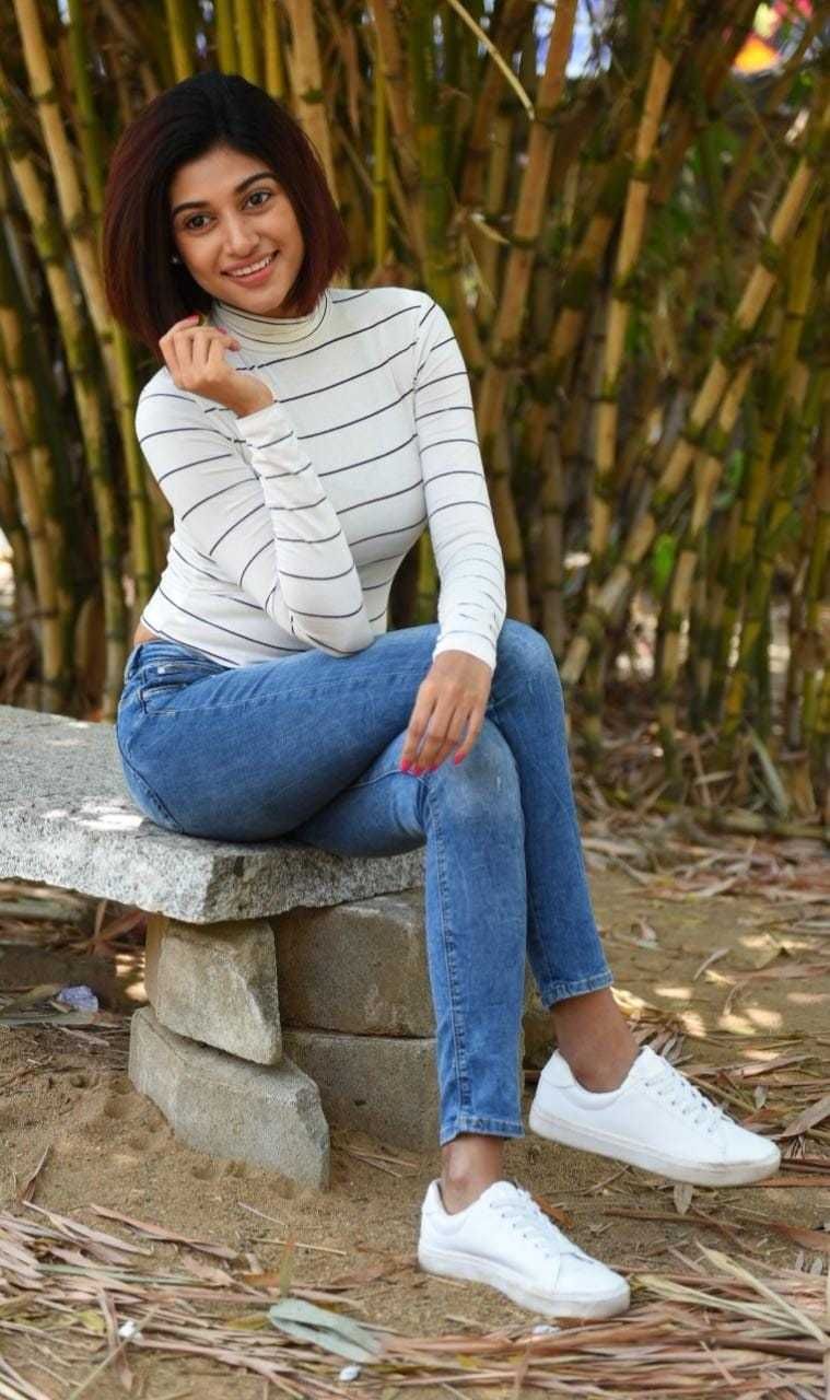 Oviya Latest Photo Stills
