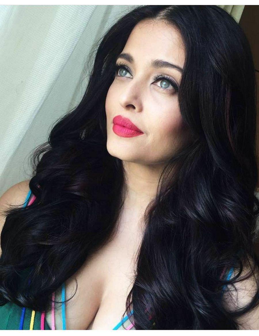 PHOTOS: Aishwarya Rai Bachchan's at Cannes 2017 look is Stunning