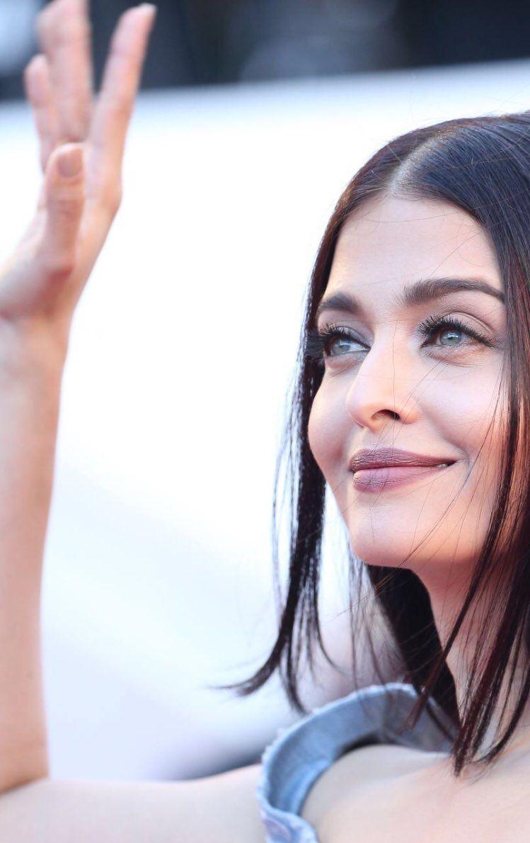 PHOTOS: Aishwarya Rai Bachchan's at Cannes 2017 look is Stunning