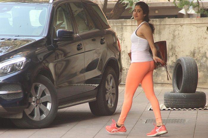 PHOTOS: Janhvi Kapoor snapped post leaving the gym