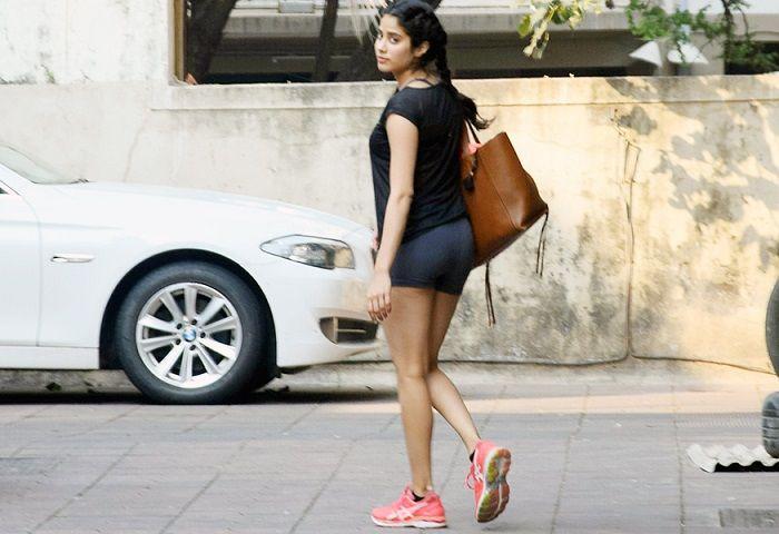 PHOTOS: Janhvi Kapoor snapped post leaving the gym