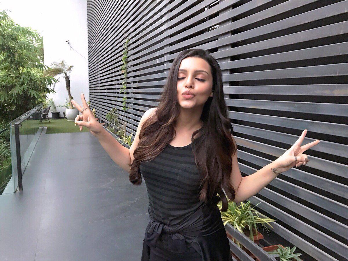 Paisa Vasool Herione Kyra Dutt Latest Unseen Photos
