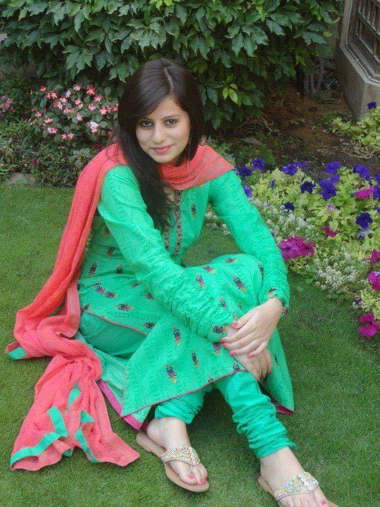 Pakistani Desi Girls hot pics