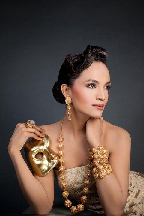 Pakistani Model Amina Sheikh Tv Actress photos