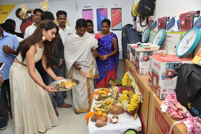 Payal Rajput Opens Celekt Mobile Photos