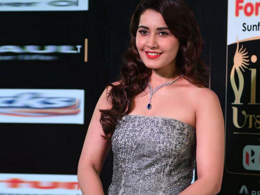 Pictures: Raashi Khanna at IIFA Awards 2017