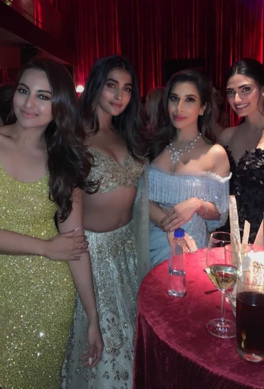 Pooja Hegde Latest Pictures