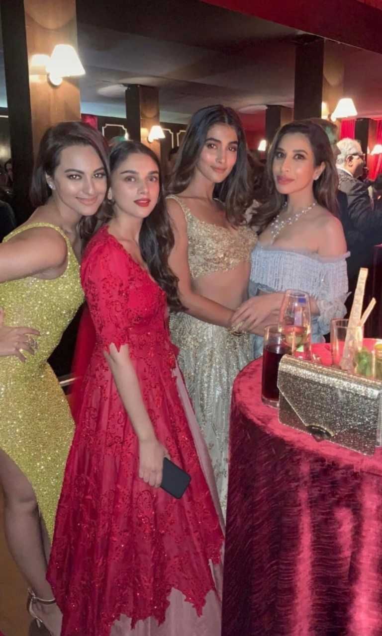 Pooja Hegde Latest Pictures