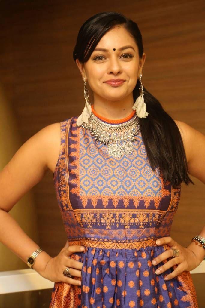 Pooja Kumar Stills At PSV Garuda Vega Pre Release Event