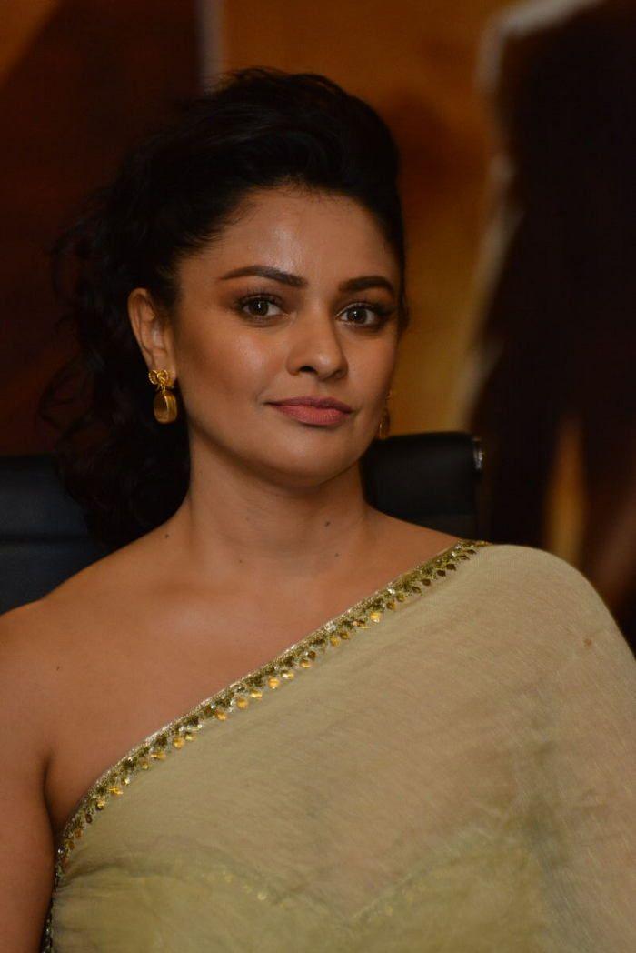 Pooja Kumar Stills at Viswaroopam 2 Movie Pre Release