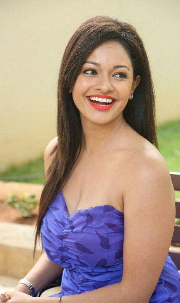 Pooja Kumar at PSV Garudavega Teaser Launch Photos